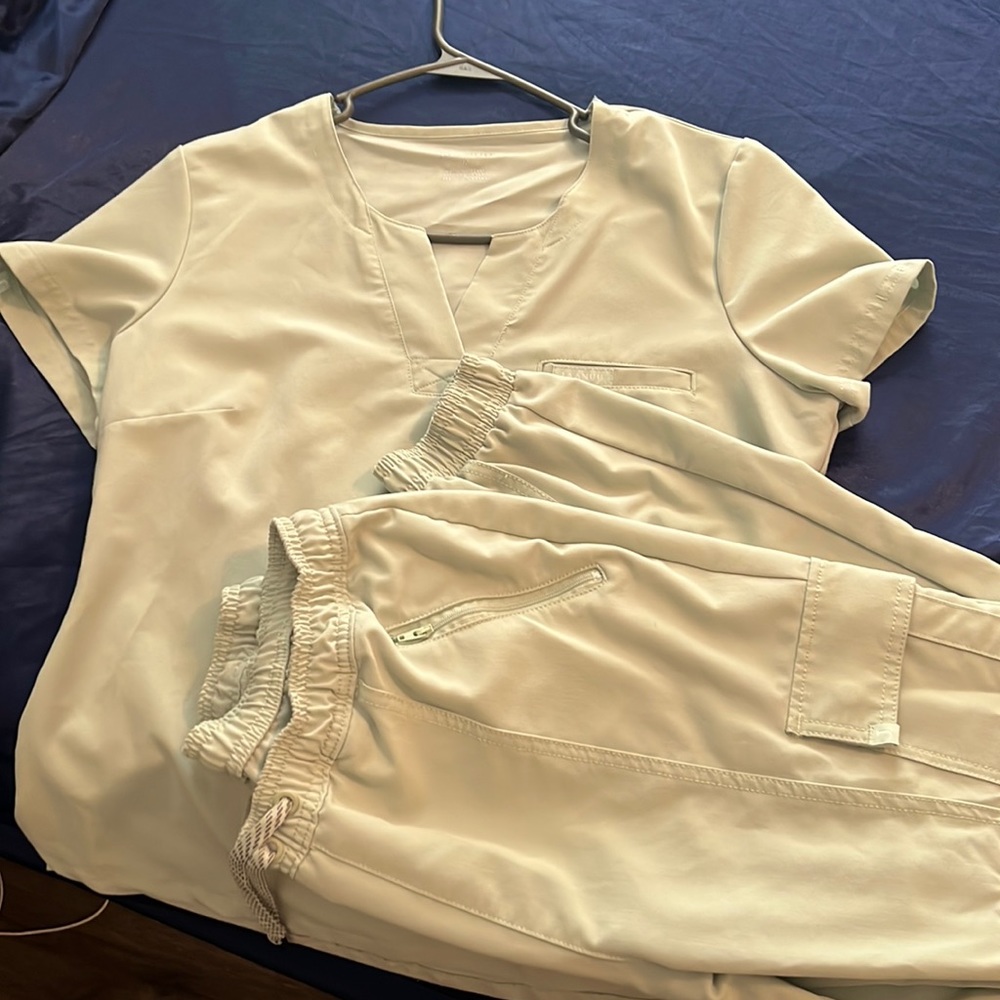 Light olive jogger scrub set Jaanuu